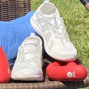 GEERS by Dream Seek - white casual athletic-look shoe.  Size 7